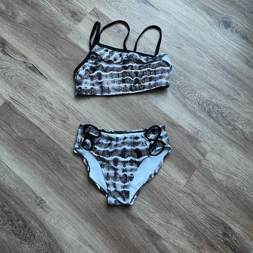 EUC Art Class Girls Black & White Bikini